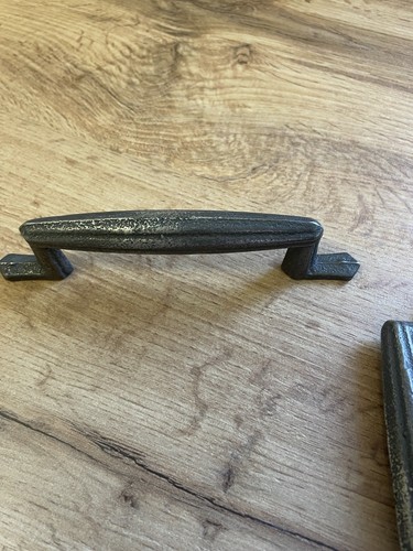 Have kitchen unit - have, handles