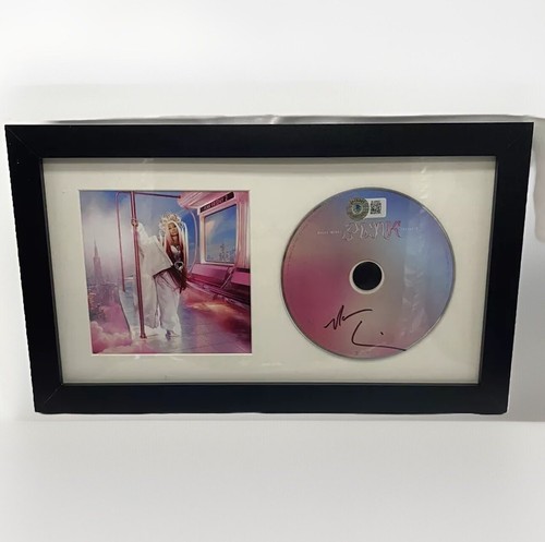 Nicki minaj autograph signed - nicki,