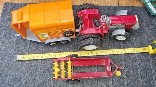 Britains farm massey ferguson - massey,