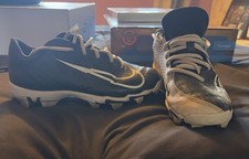 Unisex Black & White  Nike Cleats Size UK 5