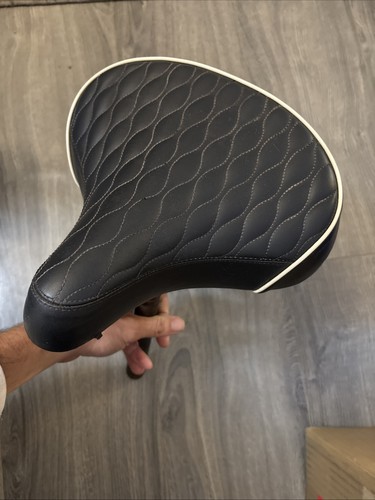 Schwinn black bike seat - black,