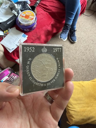 1952 1977 silver - silver, crown