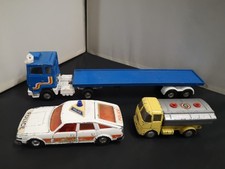 M599-CORGI MAJOR FORD MITCHELIN TRUCK AND TRAILER WITH TWO CARS
