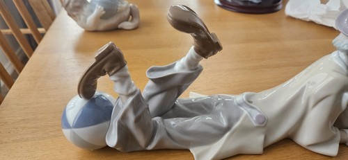 Lladro 4618 reclining clown - lladro,