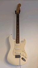 Fender MiM Standard Stratocaster Electric Guitar Arctic White