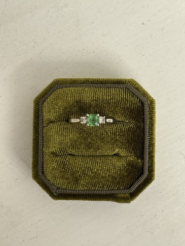 Platinum tsavorite diamond - &,