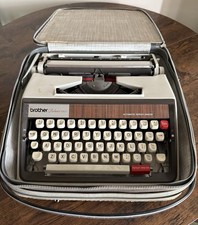 Vintage Cased Brother Deluxe 1350 Typewriter -complete With Case & Manual