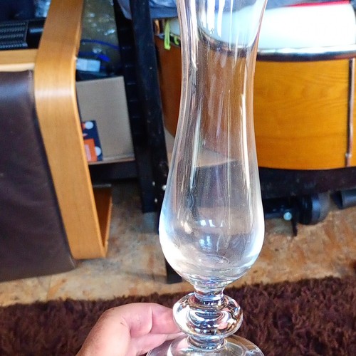 Unmarked clear glass vase - unmarked,