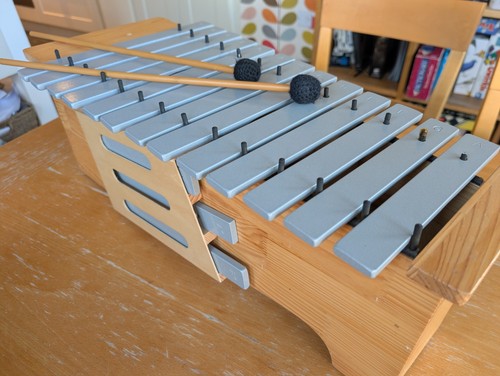 Alto glockenspiel - glockenspiel, by