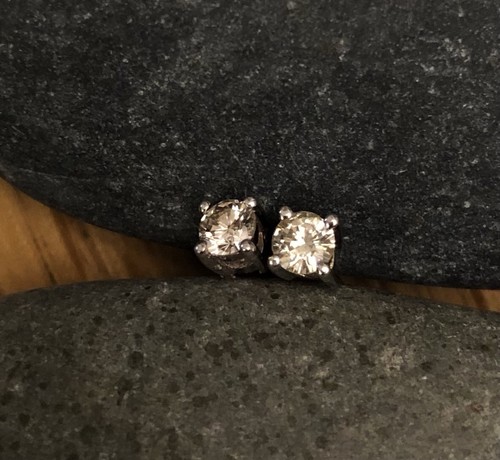 Carat white gold - 18,