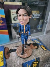FALLOUT OFFICIAL TV SERIES LUCY MCLEAN BOBBLEHEAD 7 1/2 INCHES TALL NEW SEALED