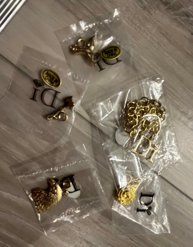 Gold tone diamonds - tone,