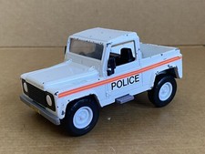 ERTL Land Rover Defender, SWB