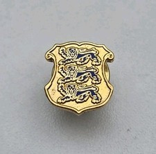 ENGLAND 3 LIONS SMALL GOLD SHIELD PIN BADGE