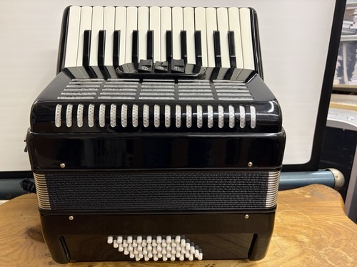 Bass piano accordion - piano,