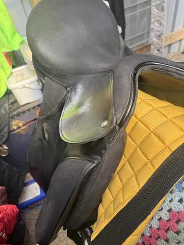 Thorowgood black saddle - 18",