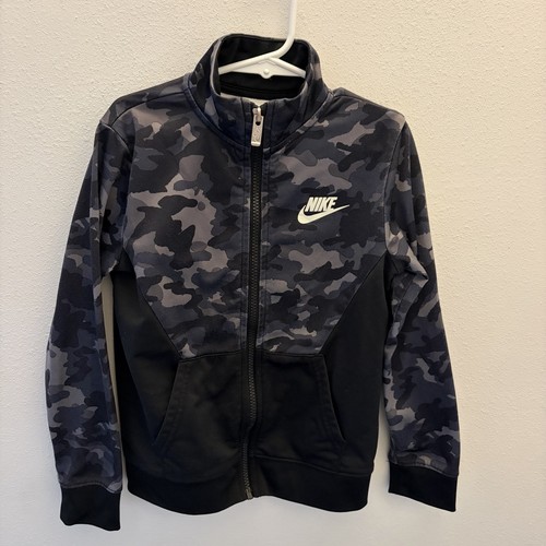 Nike kids jacket years - 6-7,