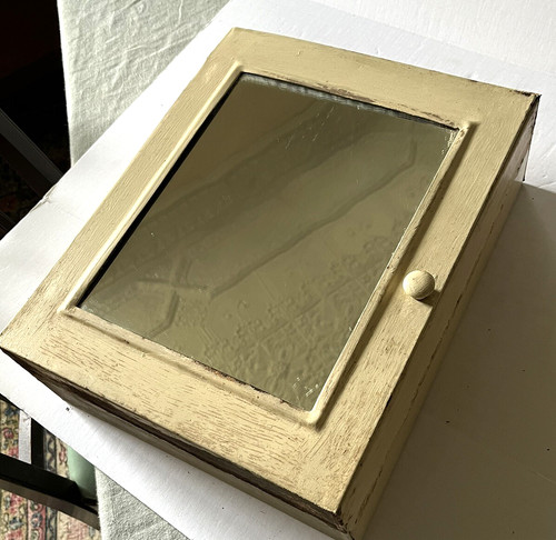 Vintage bathroom small metal - small,