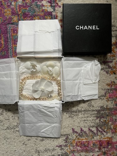 Chanel pearl costume - chanel,