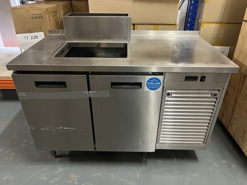 Commercial refrigerator