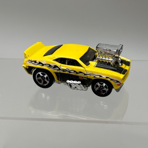Hot wheels tooned camaro - hot,