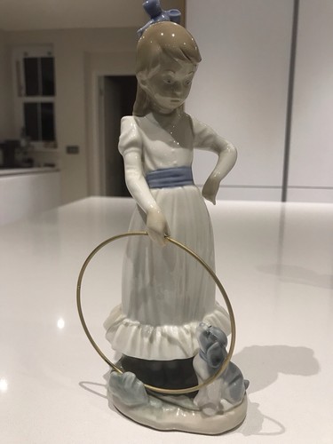 Nao lladro girl - by, puppy