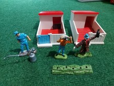 Britains Farm Pens And Figures