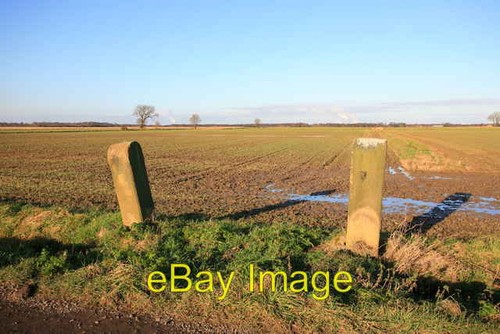 Photo 6x4 old stone - 6x4, posts