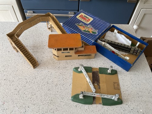 Hornby dublo gauge station - dublo,