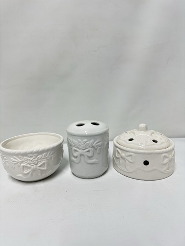 Vintage white ceramic bathroom - white,