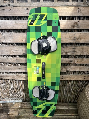 Kitesurfing kiteboarding