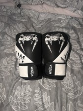 Venum Legacy Boxing Gloves 14oz Excellent Condition Never Used