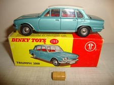 DINKY TOYS 135 TRIUMPH 2000 -