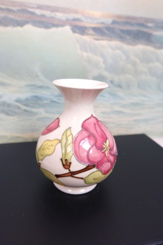 Moorcroft hibiscus magnolia - moorcroft,