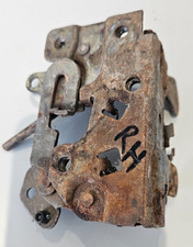 Triumph STAG ** RH DOOR CATCH