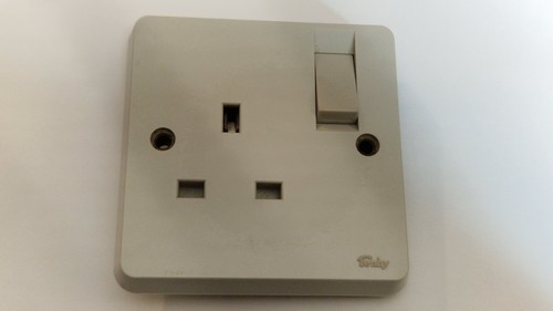 Tenby single socket switched - single,