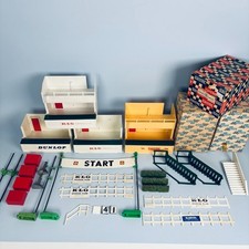 VINTAGE SCALEXTRIC BUILDING