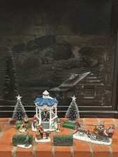 EUC 09’ HOLIDAY TIME SANTA’S GAZEBO & 00’ HORSE DRAWN SLED+XTRAS***SEE VIDEO***