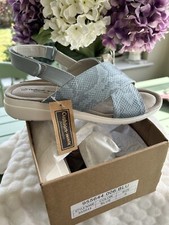 Cushion Walk Sandals Size 6