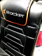 Gaming chair with speakers