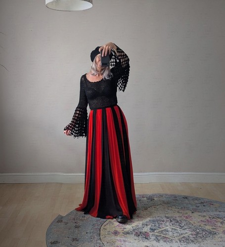 Black red crochet bell - black,