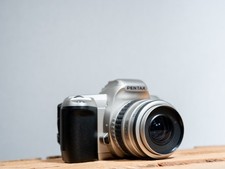 Pentax MZ-60 SLR & 35-80mm f/4.0-5.6 Lens Vintage 35mm Camera – Film Tested