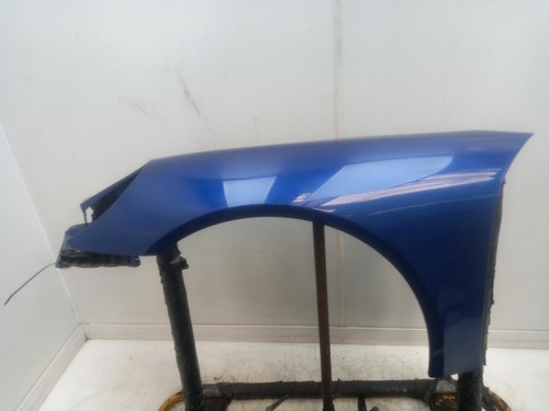 Porsche 911 left front - left, wing