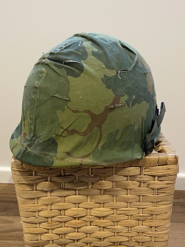 Vietnam war helmet with - us, m1