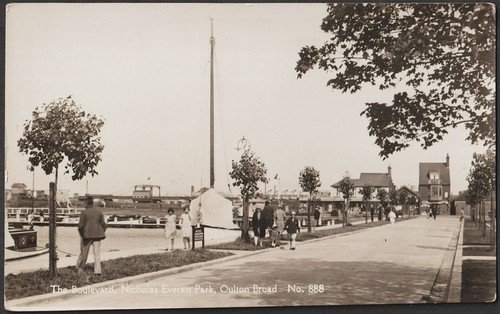Oulton broad postcard - broad,
