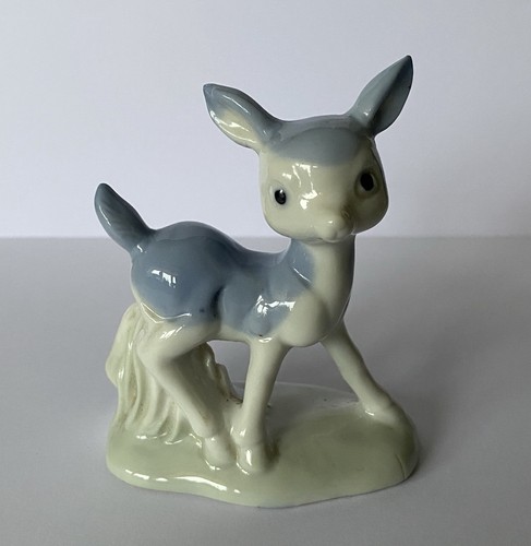Vintage retro cute bambi deer - retro,