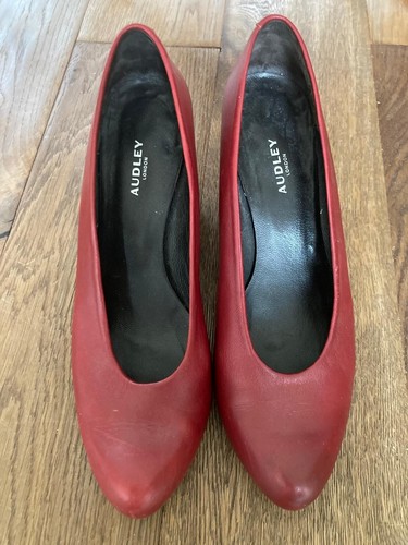 Burgundy leather womens court
