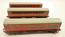 3 x HORNBY DUBLO 00 gauge BR Mk1 SUBURBAN COACHES - MAROON - 4021 4022,        w