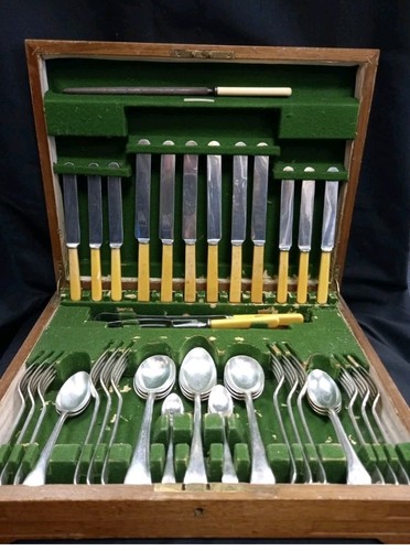Silver plate wooden canteen - plate, of