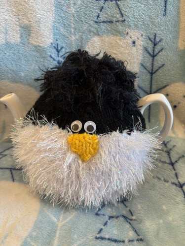 New hand knitted penguin - ⭐️new,
